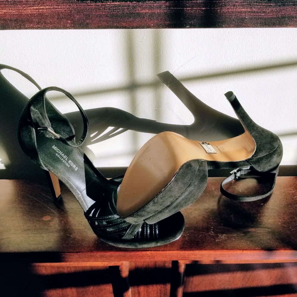 Michael Kors: Sandals - Picture 5 of 6